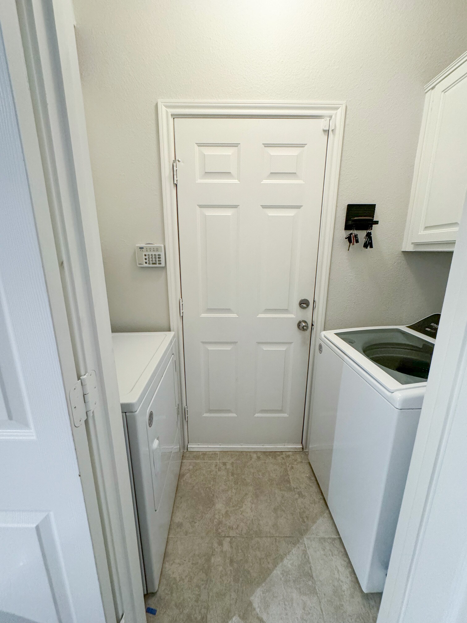 Building Photo - 2223 Meadowstone Dr