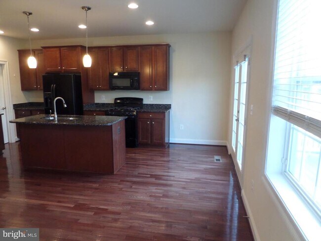 Building Photo - 15998 Greymill Manor Dr