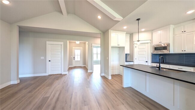 Building Photo - 308 White Oak St