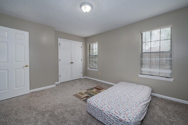 Building Photo - 101 Coventry Woods Dr