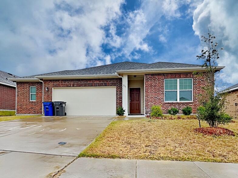 Primary Photo - 217 Concho River Dr