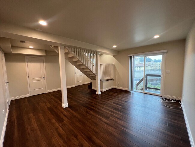 Building Photo - G4 | (M&amp;R) 412-414 &amp; 416 E Street