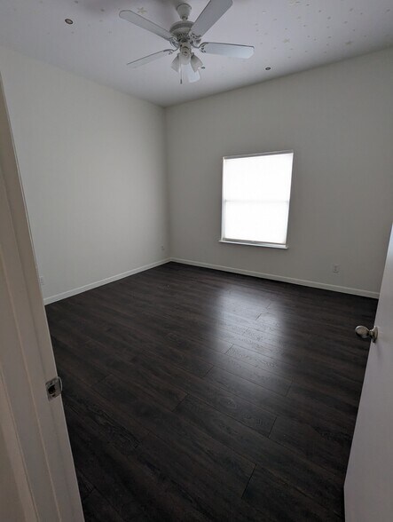 Building Photo - 5211 Shalom Dr