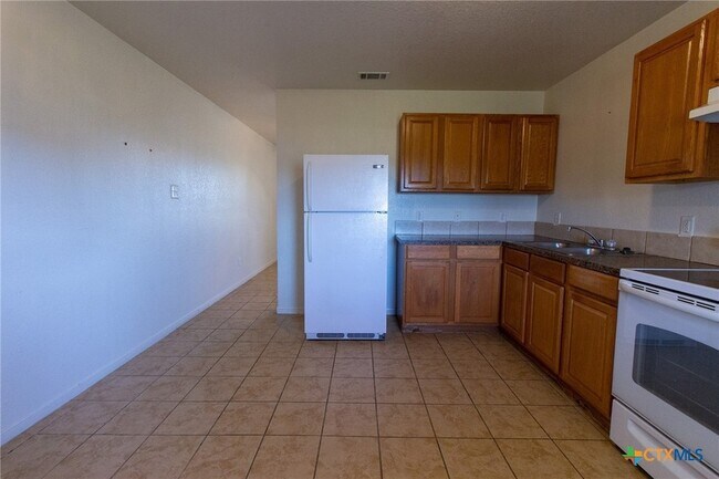 Building Photo - 400 Justin Ln