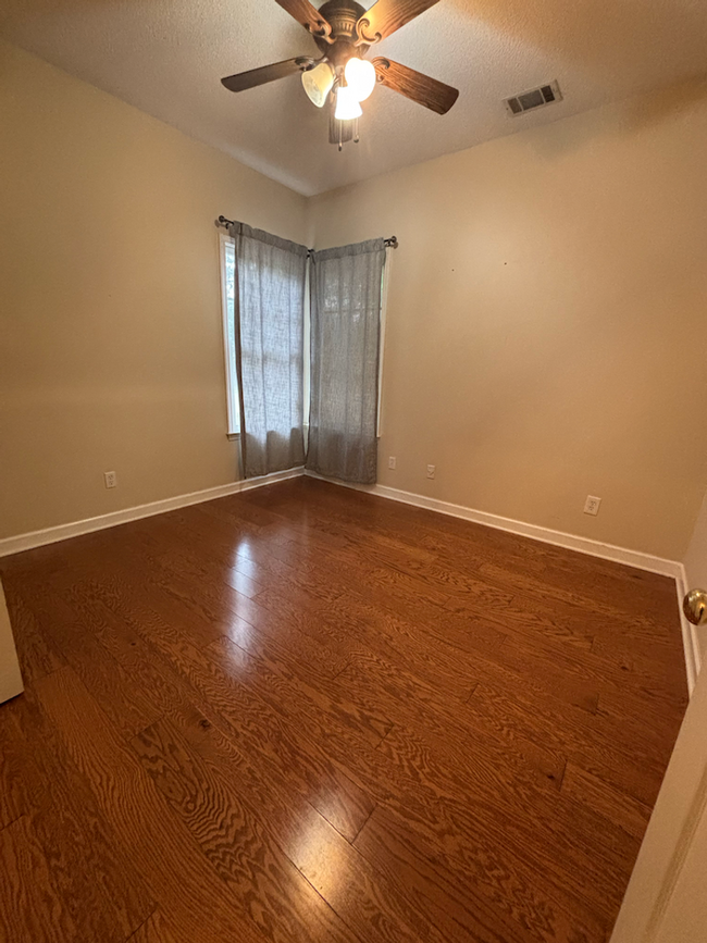 Building Photo - Privacy in Southbridge! Cul-de-sac, high c...