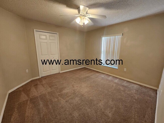 Building Photo - Large 4/2 Home With 2 Car Garage In Poinciana