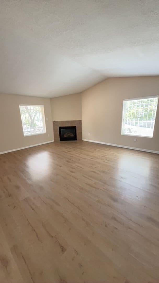 Building Photo - Beautiful 3 bedroom 2 bath home in Mirabel...