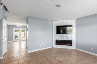 Building Photo - Remodeled 2 bedroom unit just minutes from...