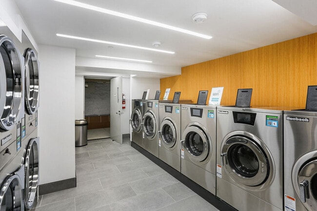 Building Photo - 1160 5th Ave