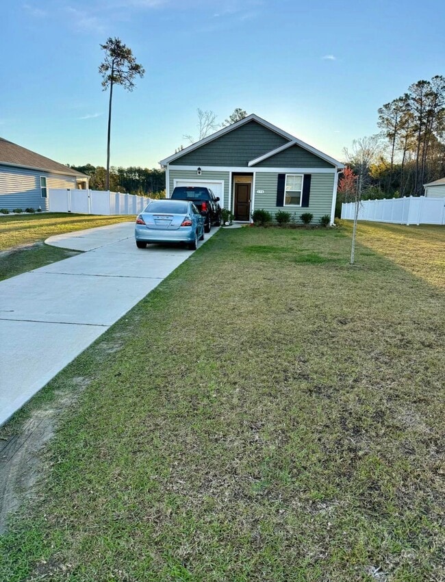 Building Photo - 170 Cassina Dr