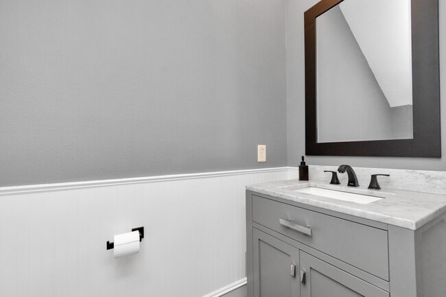 Building Photo - 1716 Upland Lakes