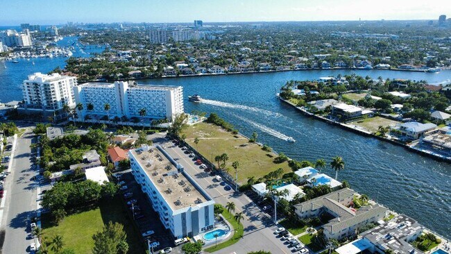 Building Photo - 550 Bayshore Dr