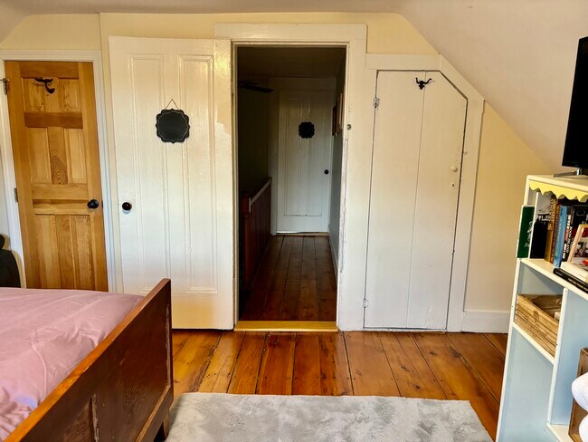 Building Photo - 272 Danforth St