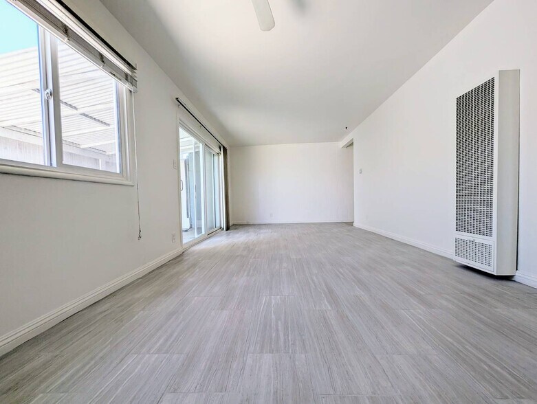 Living Room - 4138 Redondo Beach Blvd