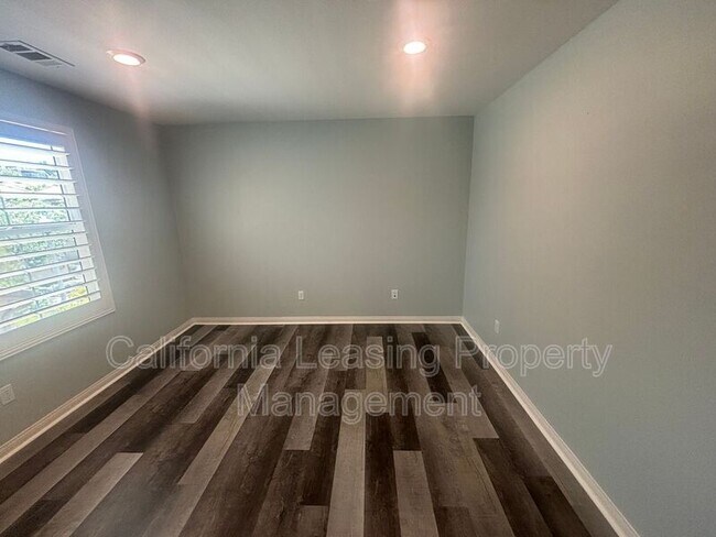 Building Photo - 27470 Poppy Ct