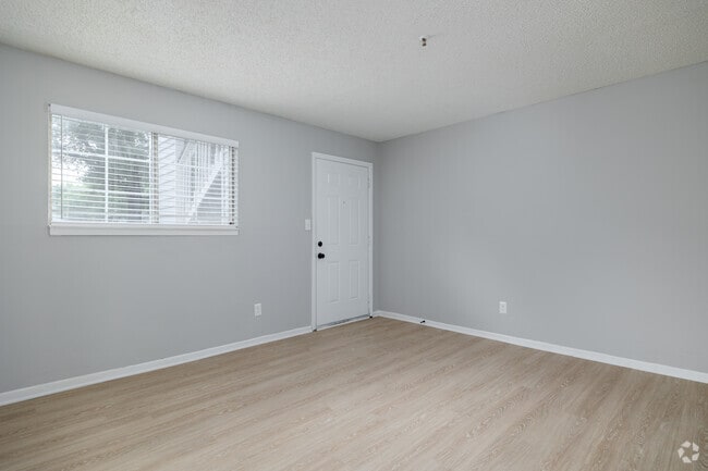 2BR, 2BA - 980SF - Living Room - Avondale Place Apartments
