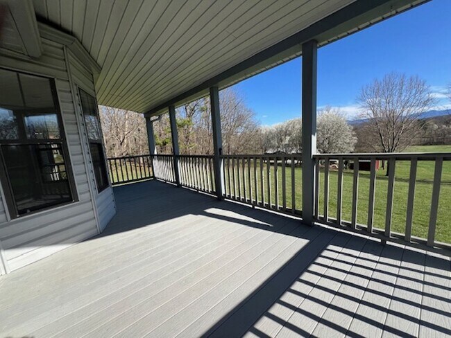 Building Photo - 2606 Dellwood Dr