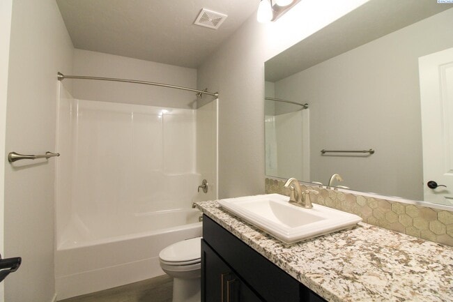 Building Photo - 3 Bed/2 Bath Southeast Kennewick Home