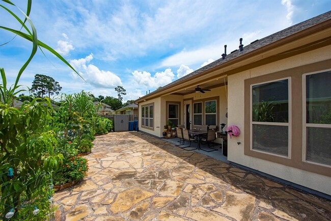 Building Photo - 106 Bella Luce