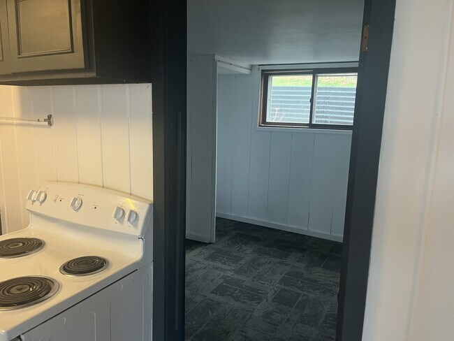 Building Photo - 2806 Madonna Dr