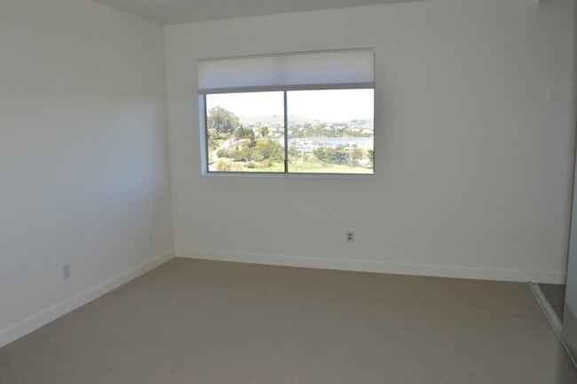 Building Photo - Beautifully Updated Condo with Bay View and 2 Primary Suites!