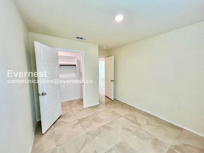 Building Photo - 1413 Avenue A