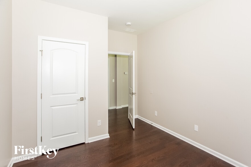 Building Photo - 4018 Martele Dr