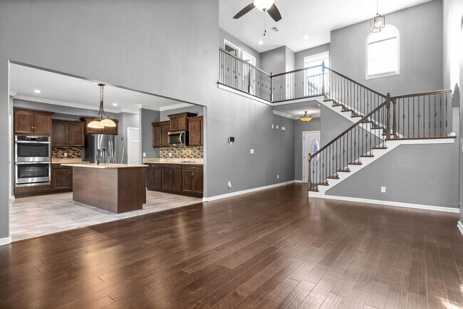 Building Photo - Pet Friendly Four Bedroom with Bonus!