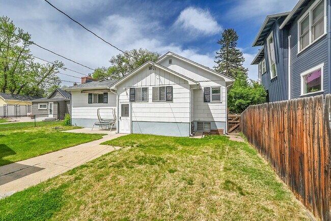 Building Photo - $3,000- Location! 2 Bed 2.5 Bath 2 Non-Con...
