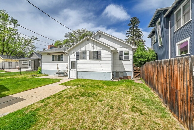 Building Photo - $3,500- Location! 2 Bed 2.5 Bath 2 Non-Con...