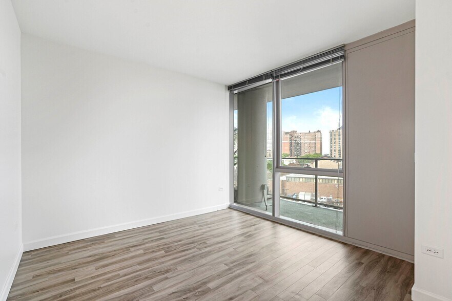 Building Photo - 3746 N Halsted St