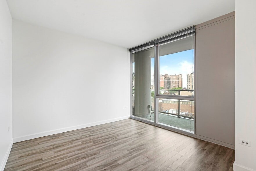 Building Photo - 3748 N Halsted St