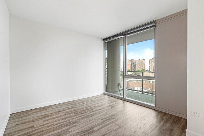 Building Photo - 3750 N Halsted St