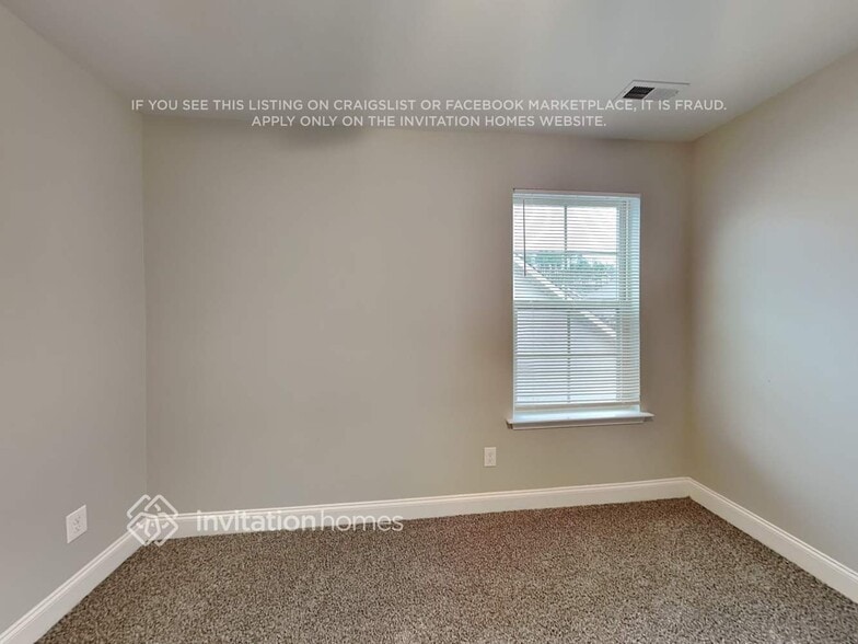 Building Photo - 42 Pearsall Farm Ln