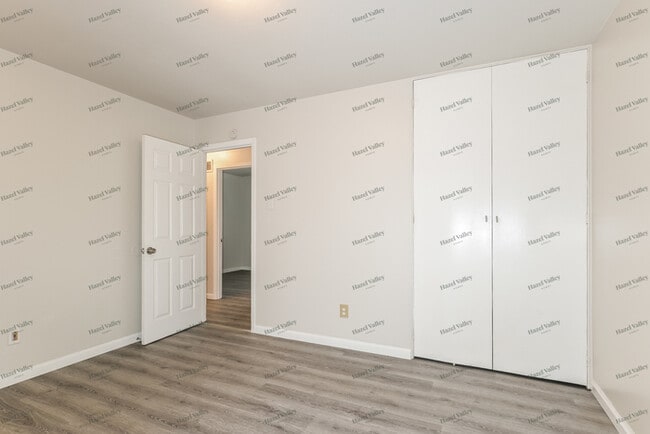 Building Photo - 5130 Auriesville Ln