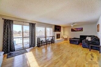 Building Photo - 1020 Lakeside Ct