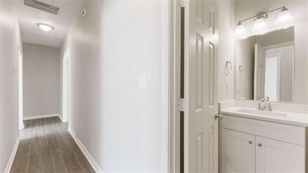 Building Photo - 848 Ridge Ave NW