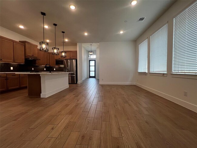 Building Photo - 10923 Cres Spg Dr