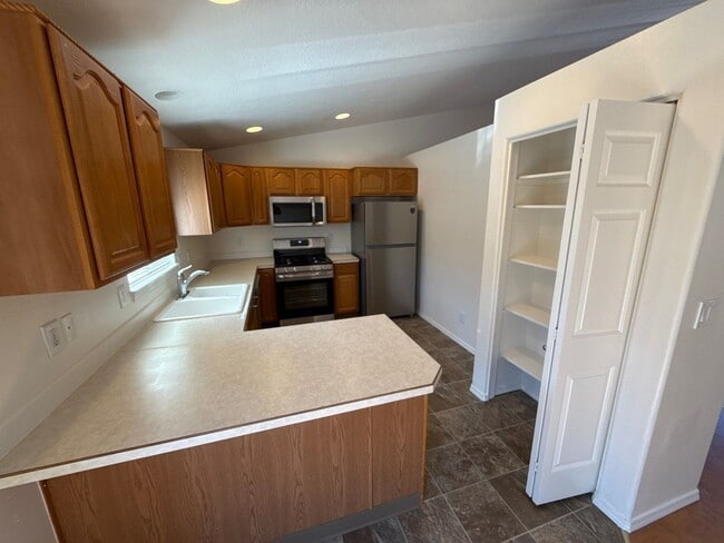 Building Photo - 1843 Olympic Dr E