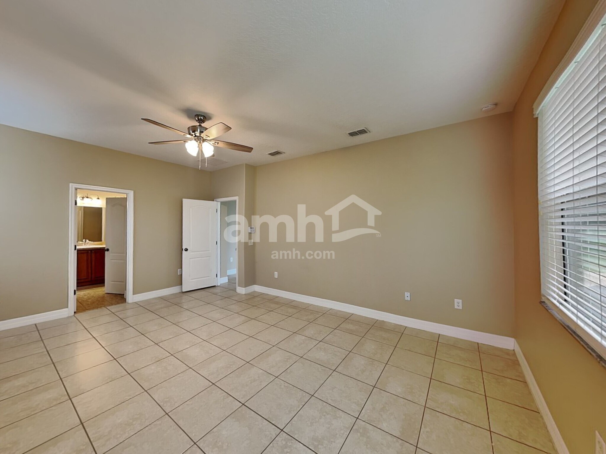 Building Photo - 1900 Strathmore Cir