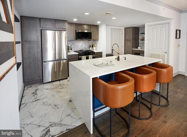 Building Photo - 414 Water St