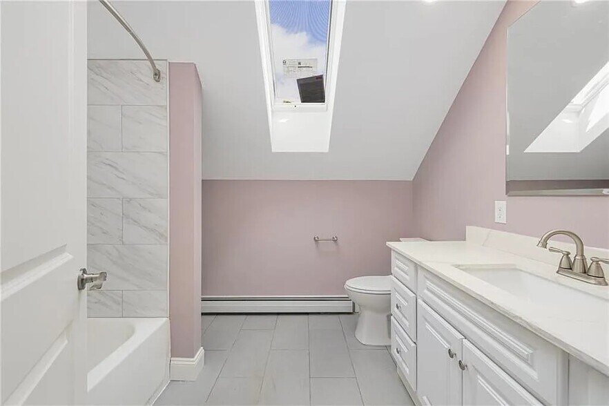 Building Photo - 146 Evergreen St