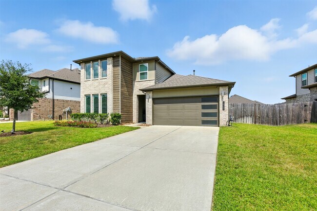 Building Photo - 14245 Lake Lodge Dr