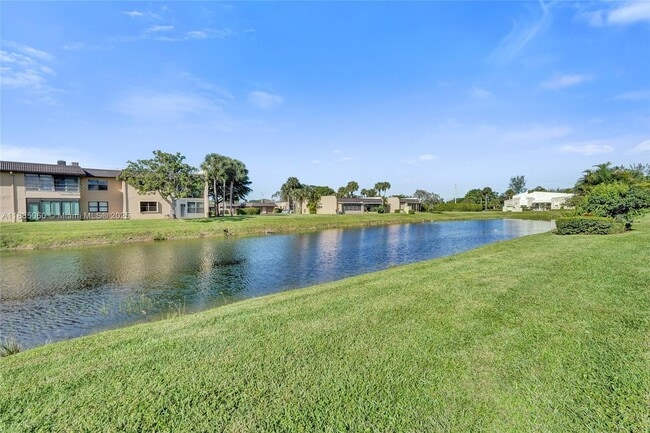 Building Photo - 125 Lake Paula Dr