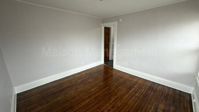 Building Photo - 583 Averill Ave