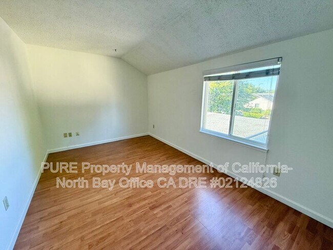 Building Photo - 624 Nikki Dr