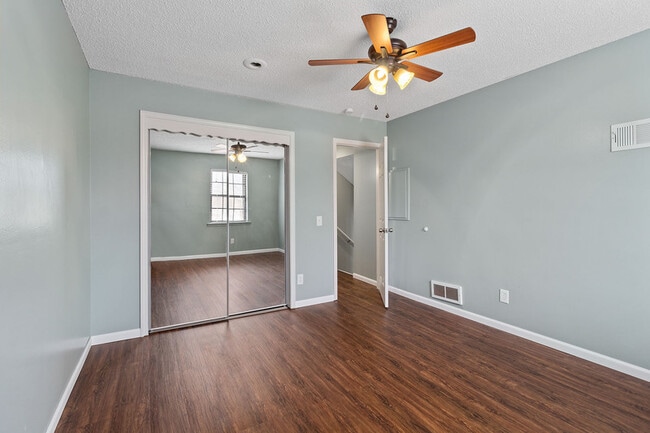 Building Photo - 618 E Johnston St