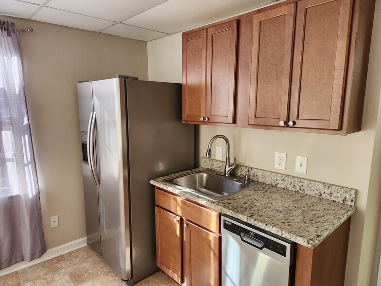 Building Photo - 103 Thornewood Dr