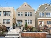 Building Photo - 138 W 30th St