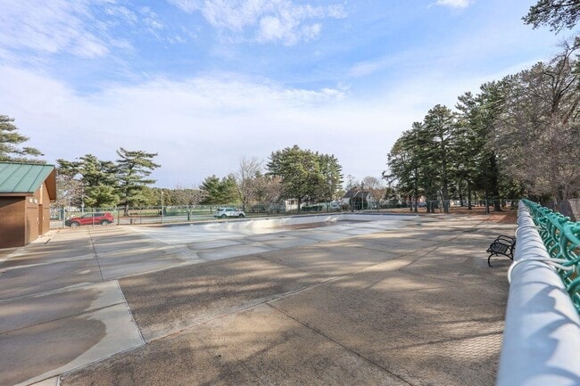 Building Photo - 128 Loudon Rd